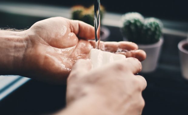¿Cómo lavarse las manos correctamente? [video]
