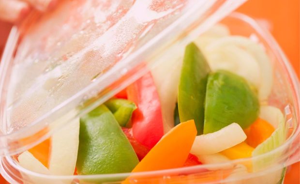 La CE adopta reglamento sobre materiales plásticos reciclados en contacto con alimentos